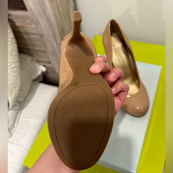 Jessica Simpson Nude patent heel - Picture 6 of 6